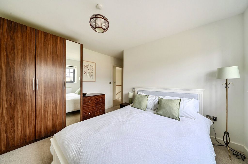 Property photo 2 of 19 Principal Bedroom