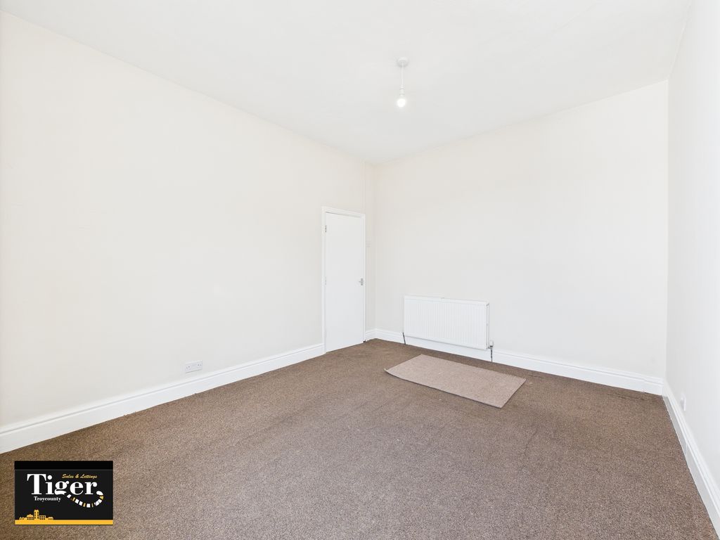 Property photo 3 of 17 Cam03440G0-Pr0330-Still009