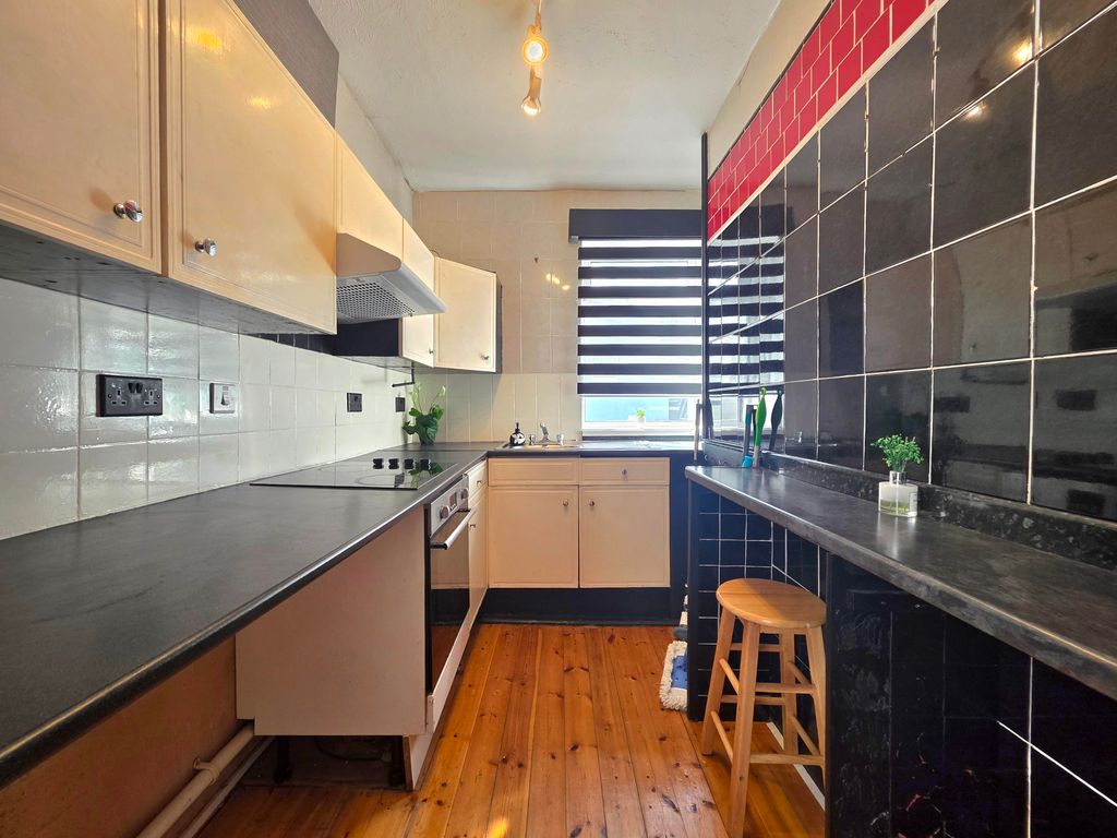 Property photo 2 of 5