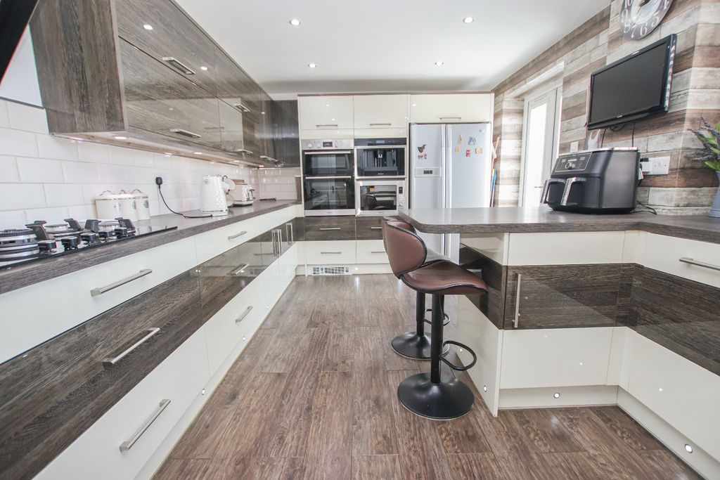 Property photo 3 of 28 5230723