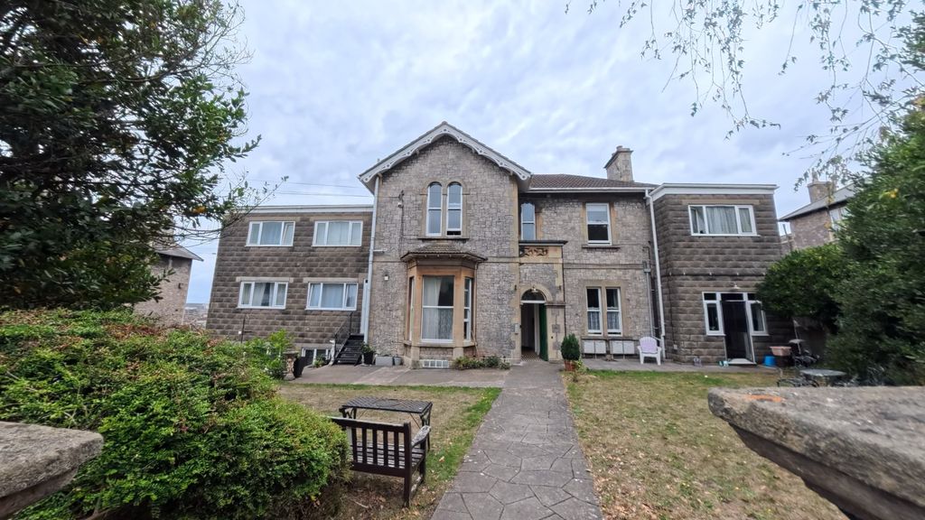 Property photo 1 of 8 Building Front
