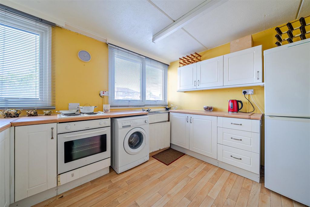 Property photo 3 of 12 Kitchen