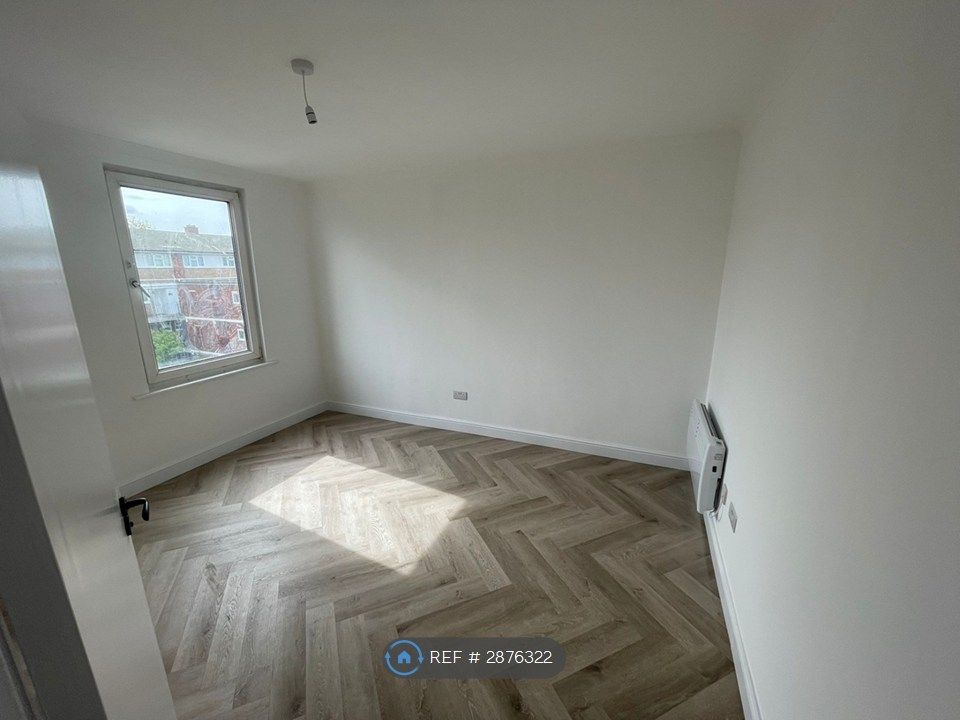Property photo 3 of 7 Room 1 Top Floor
