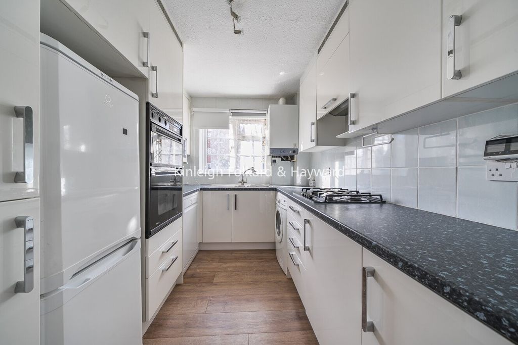 Property photo 2 of 8 Picture No. 13