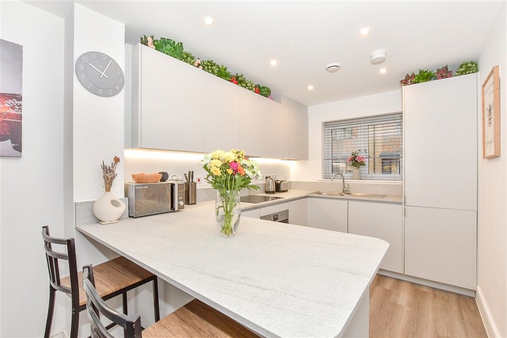 Property photo 3 of 9 Kitchen