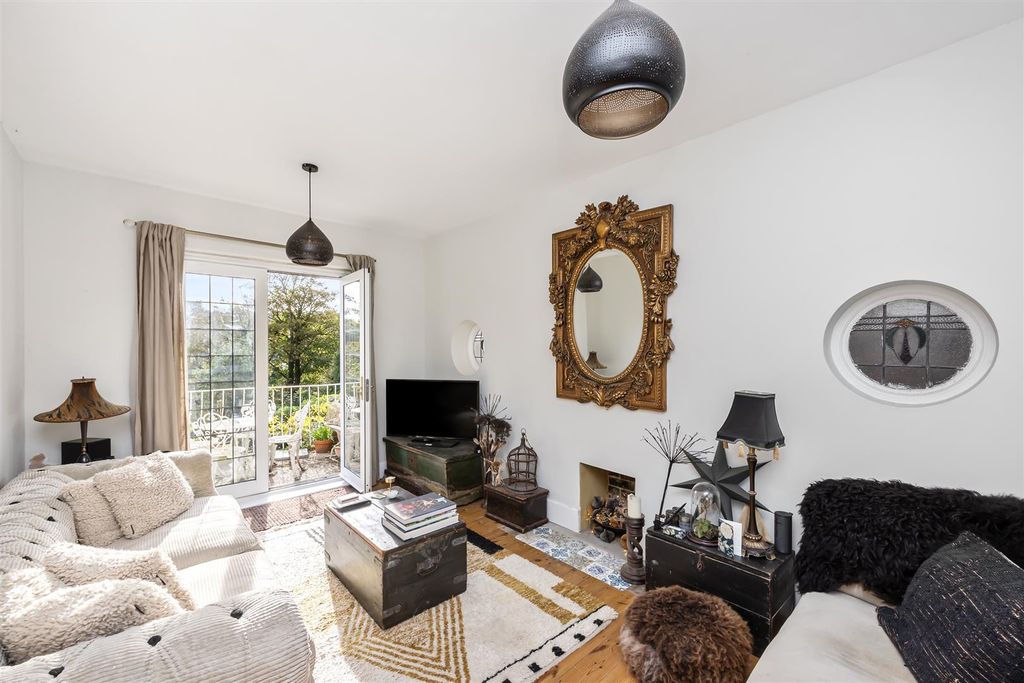 Property photo 2 of 21 Sitting Room