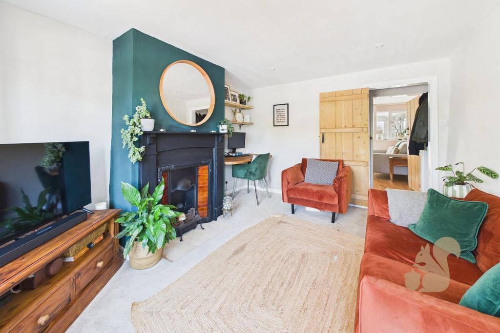 Property photo 1 of 17 Living Room