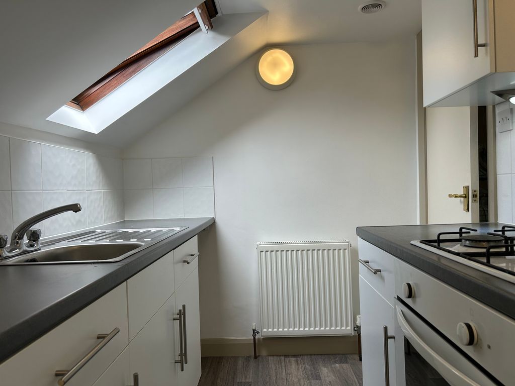 Property photo 3 of 8 Kitchen