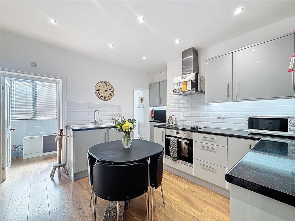 Property photo 2 of 14 Breakfast Kitchen