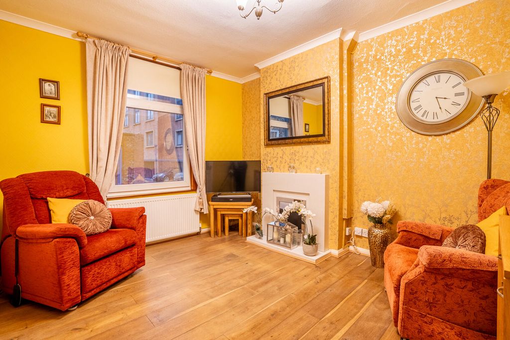 Property photo 2 of 16 Living Room