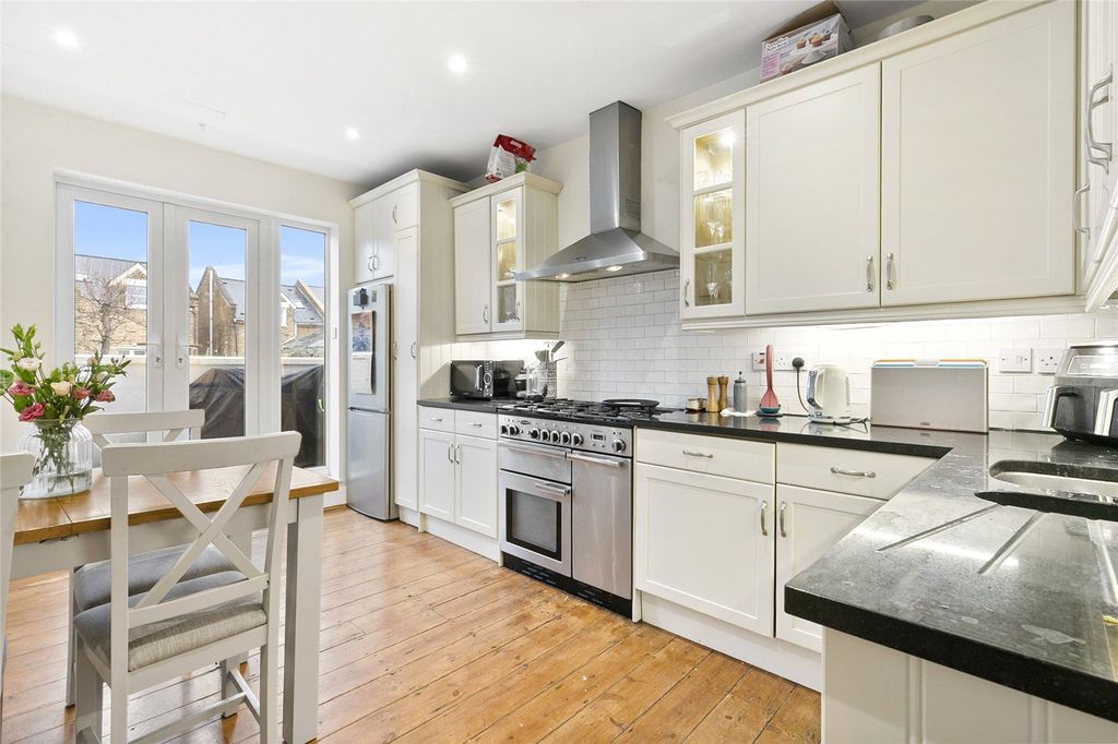 Property photo 2 of 10 Picture No. 21