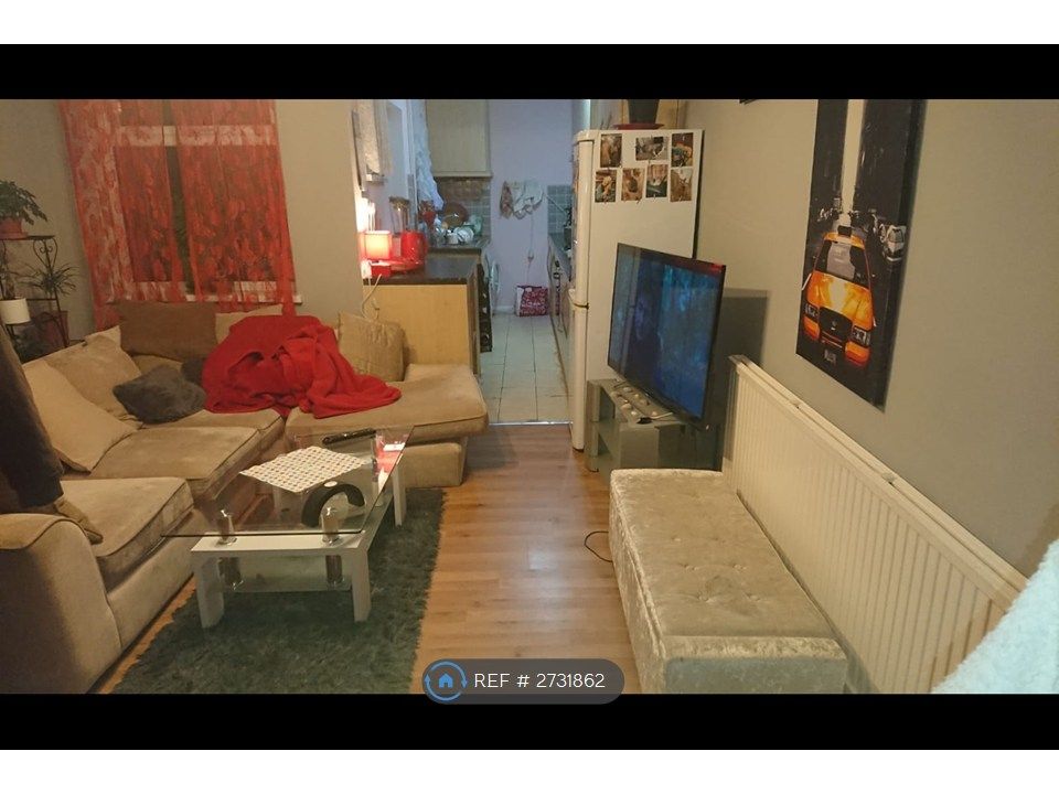 Property photo 1 of 5 Lounge Through To Kitchen