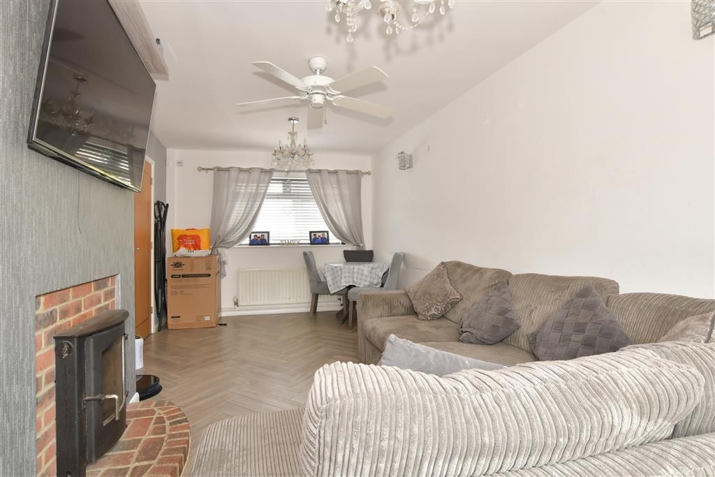 Property photo 1 of 12 Lounge