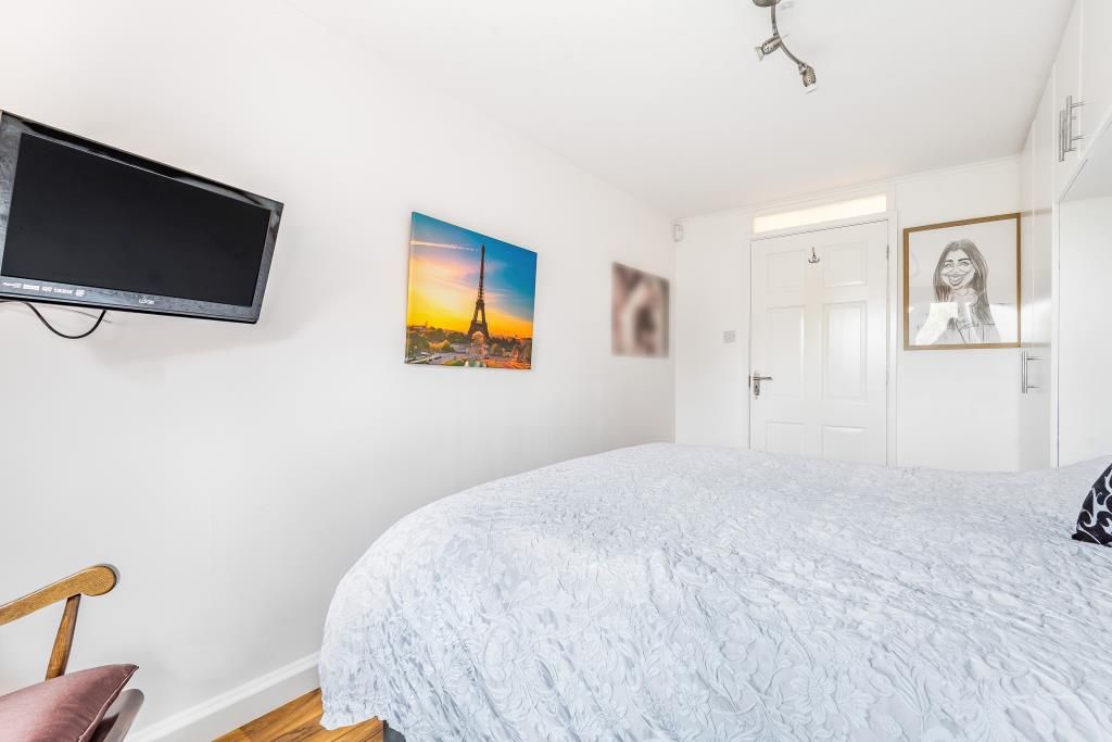 Property photo 2 of 9 Bedroom