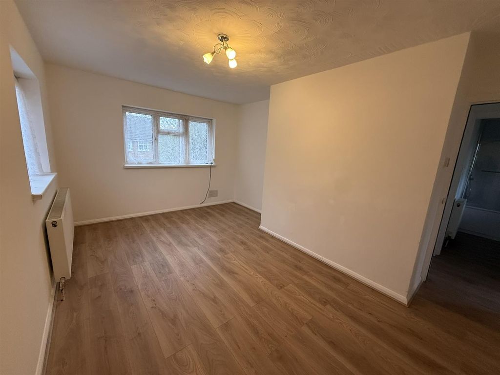 Property photo 2 of 8 Lounge