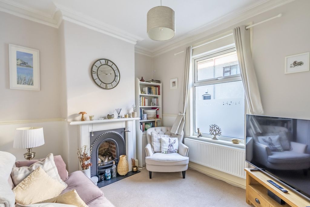 Property photo 2 of 14 Living Room