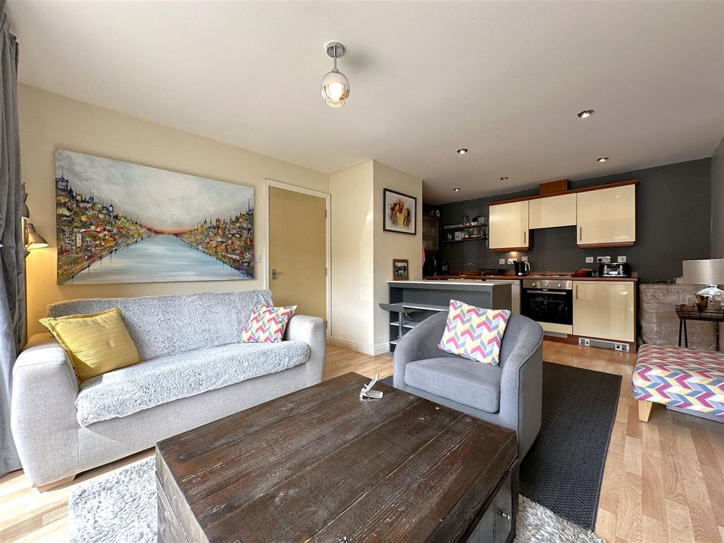 Property photo 2 of 14 Open-Plan Living/Dining Space 291