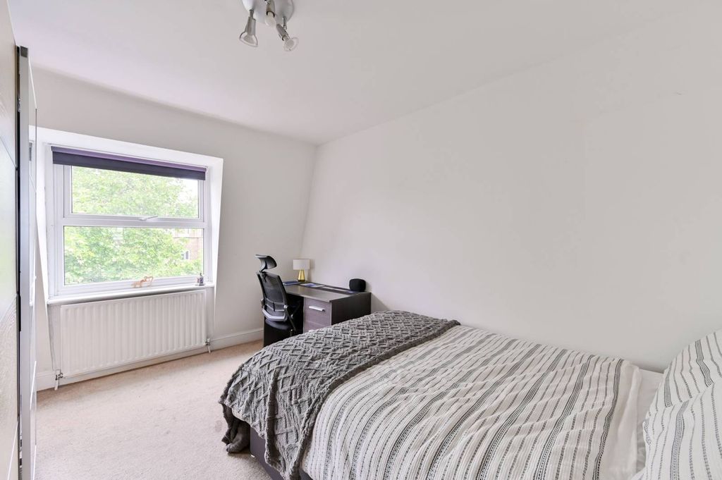 Property photo 1 of 2