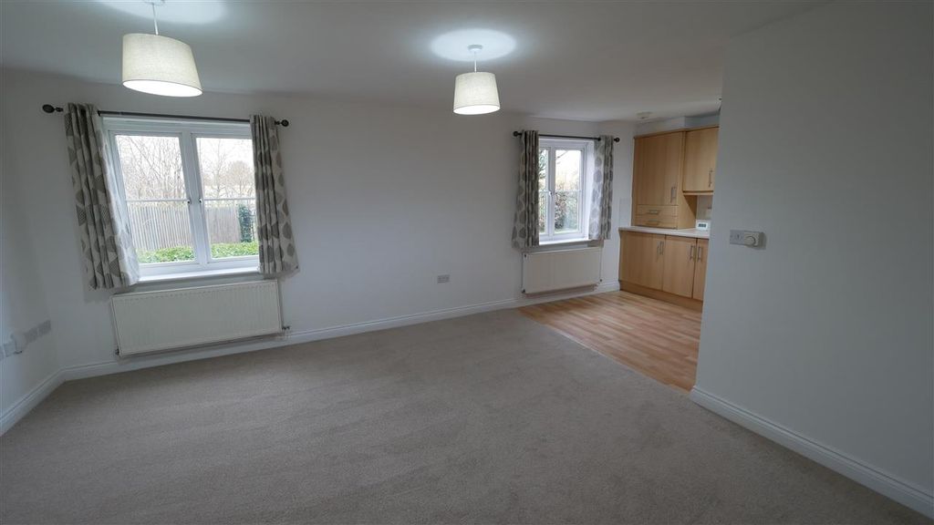 Property photo 3 of 10 Open-Plan Lounge/Kitchen