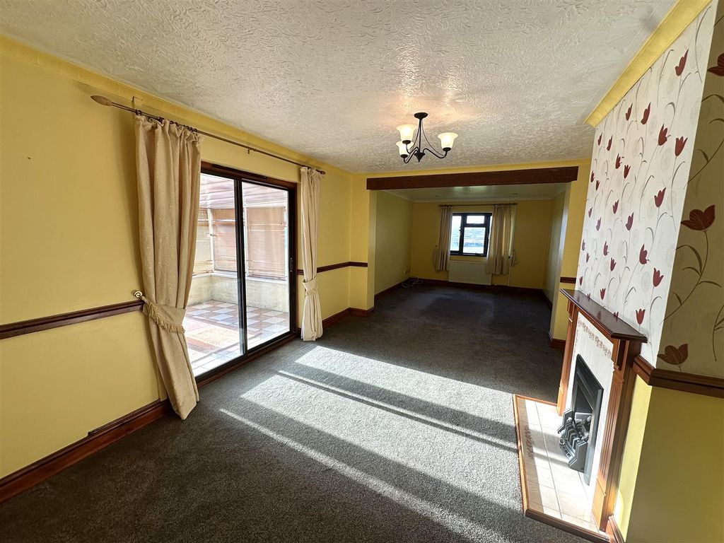 Property photo 3 of 28 Living Room