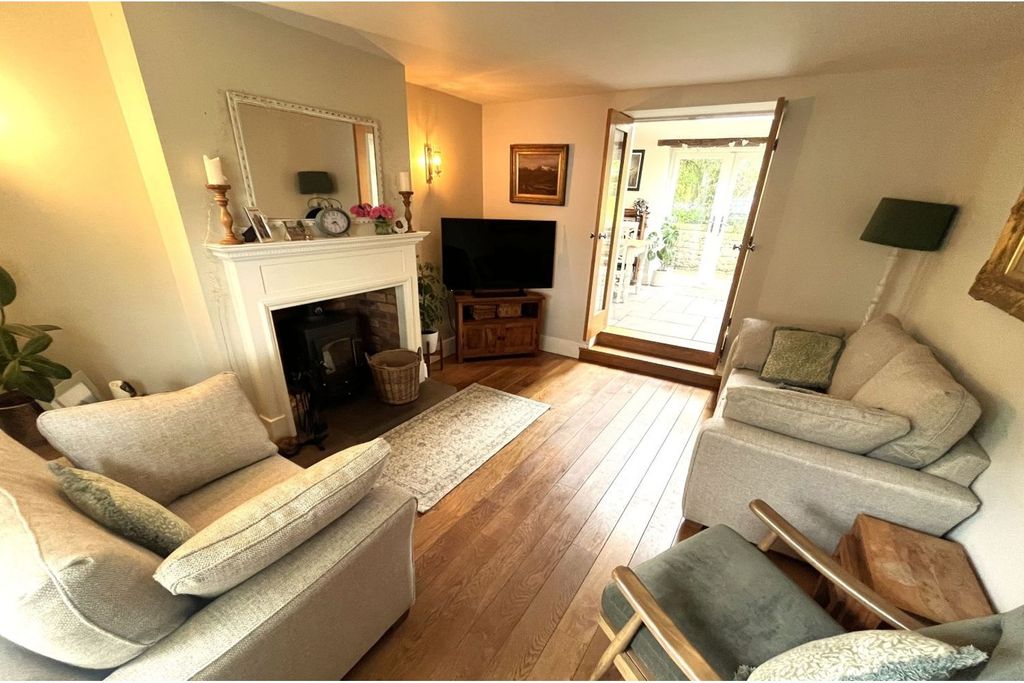 Property photo 2 of 38 Sitting Room