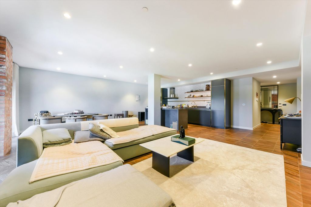 Property photo 2 of 16 Image