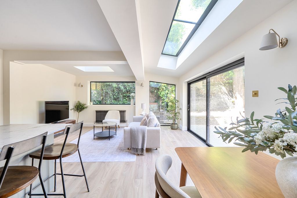 Property photo 3 of 22 1458543-5-6A04558...