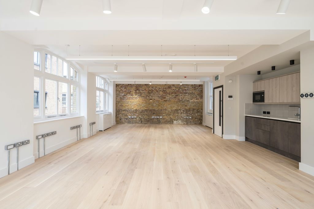 Property photo 1 of 8 Office Floor