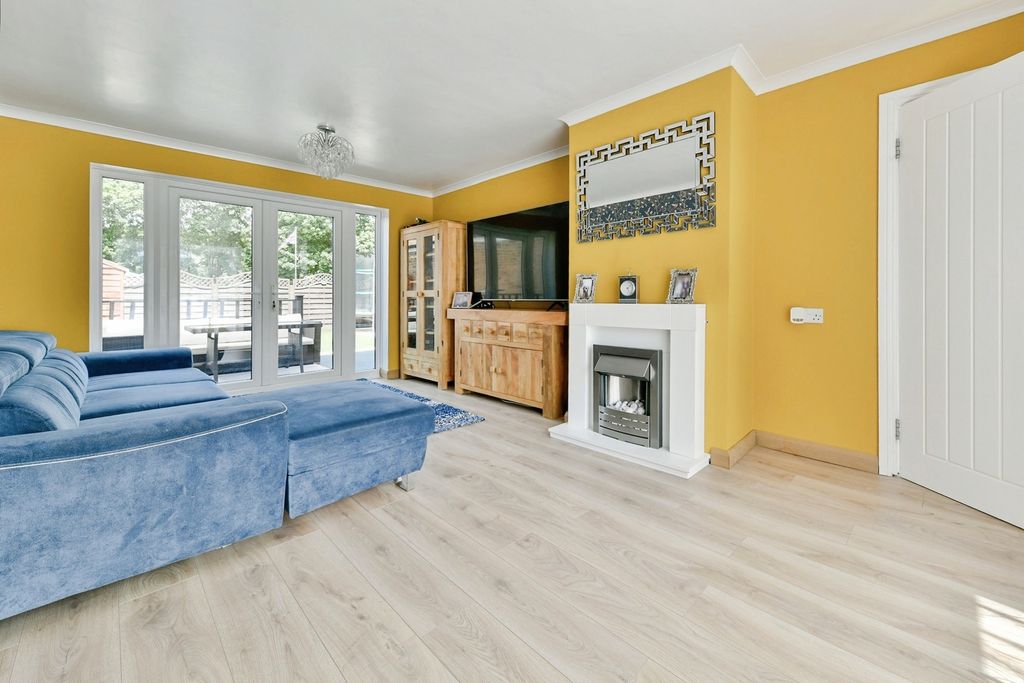 Property photo 2 of 21 Pbox-Img.Jpg