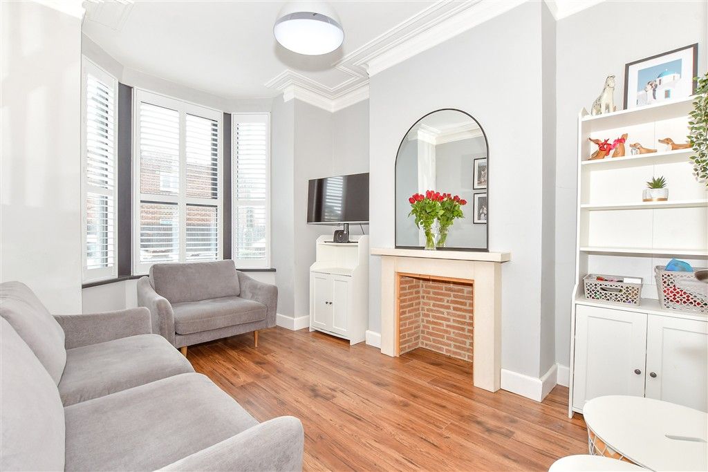 Property photo 2 of 9 Lounge