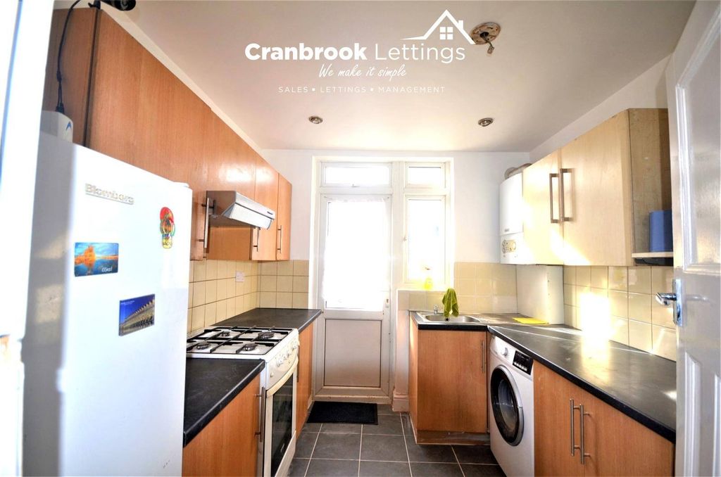Property photo 1 of 10 Four Bedroom End Terrace To Rent Royston Gardens, Redbridge Ig1