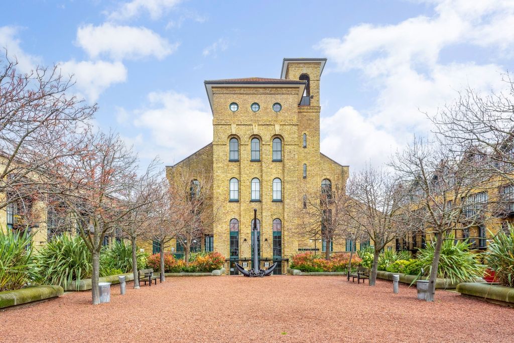 Property photo 2 of 19 Burrells Wharf (2)
