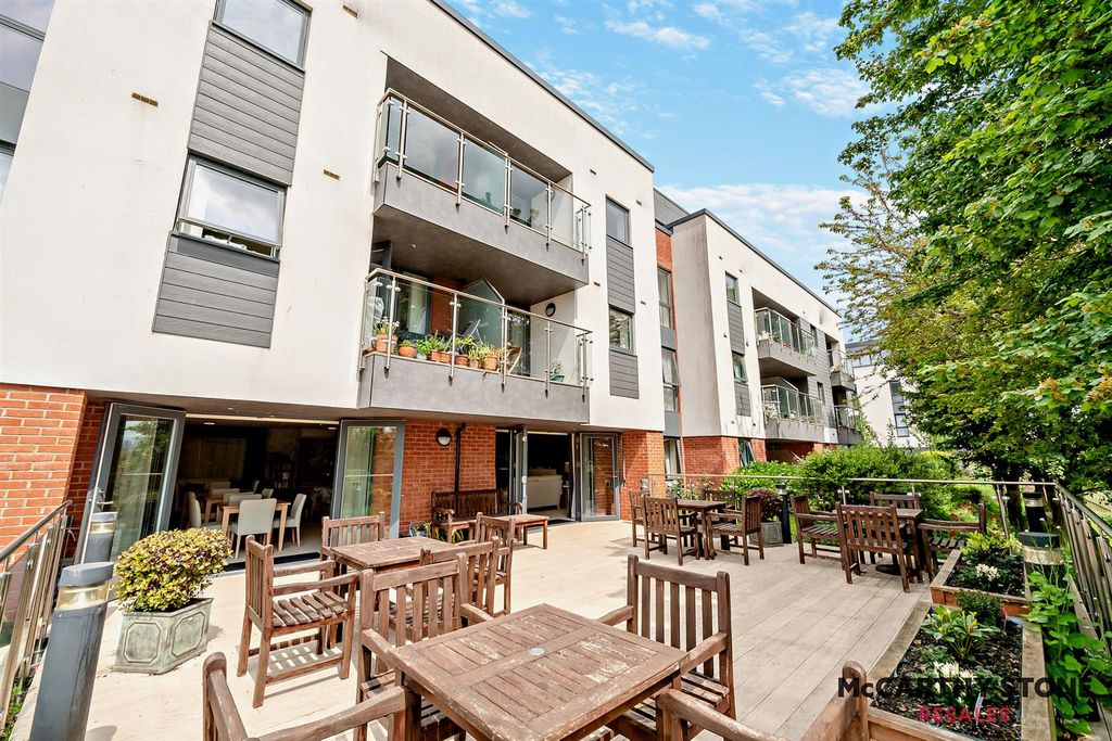 Property photo 1 of 19 Communal Gardens