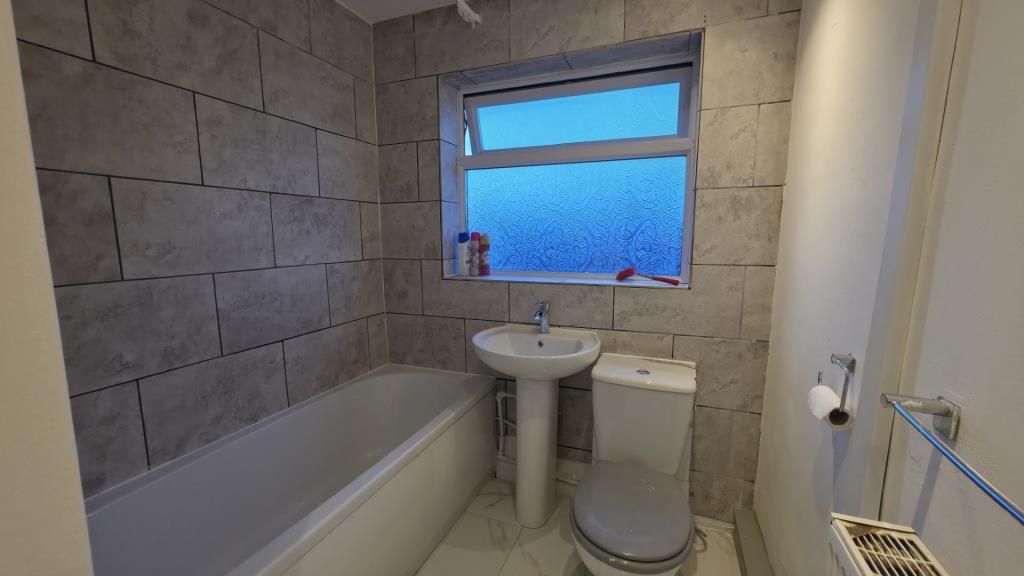 Property photo 2 of 7 Bathroom