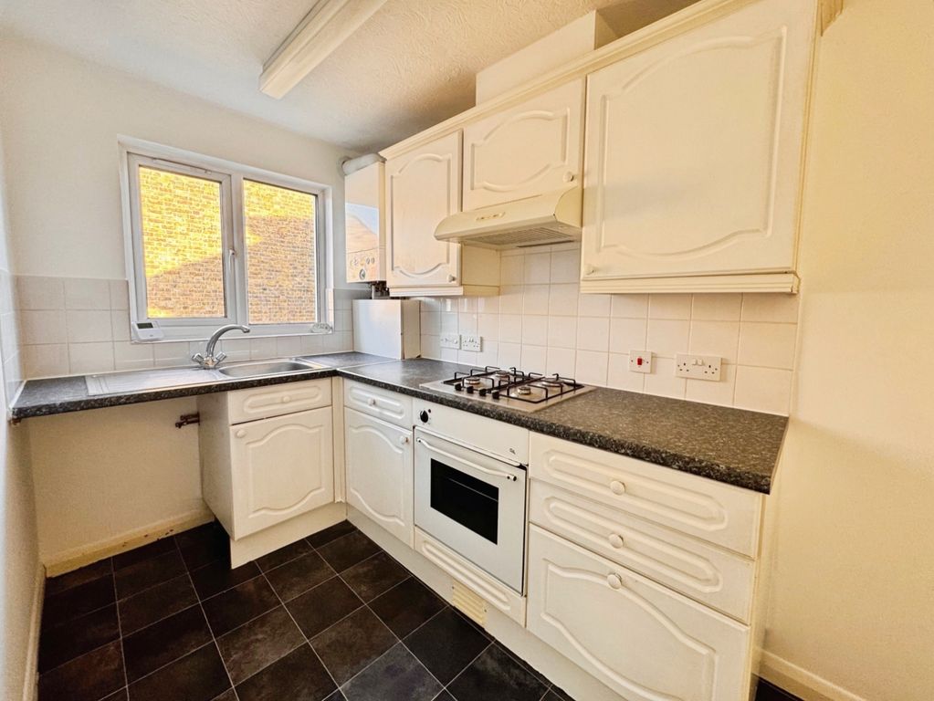 Property photo 2 of 9 Kitchen