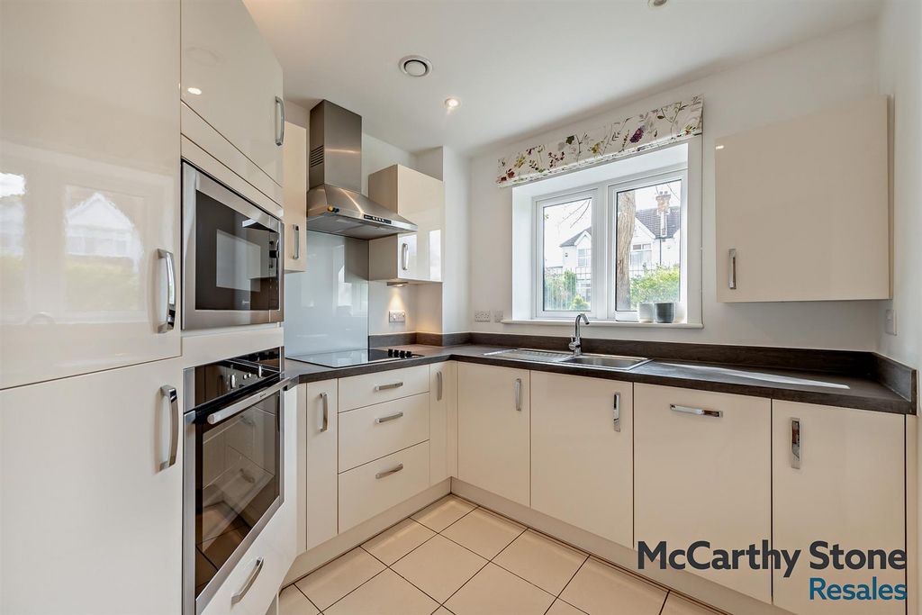 Property photo 2 of 7 8687088-Interior12-800.Jpg