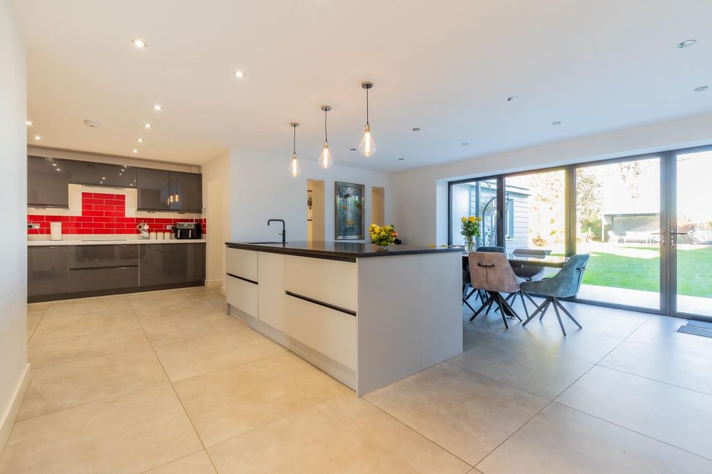 Property photo 3 of 27 Kitchen