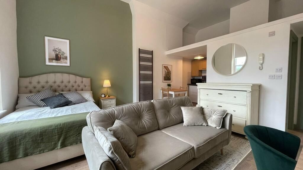 Property photo 1 of 7 A Spacious And Beautifully Decorated Double Bedroo...