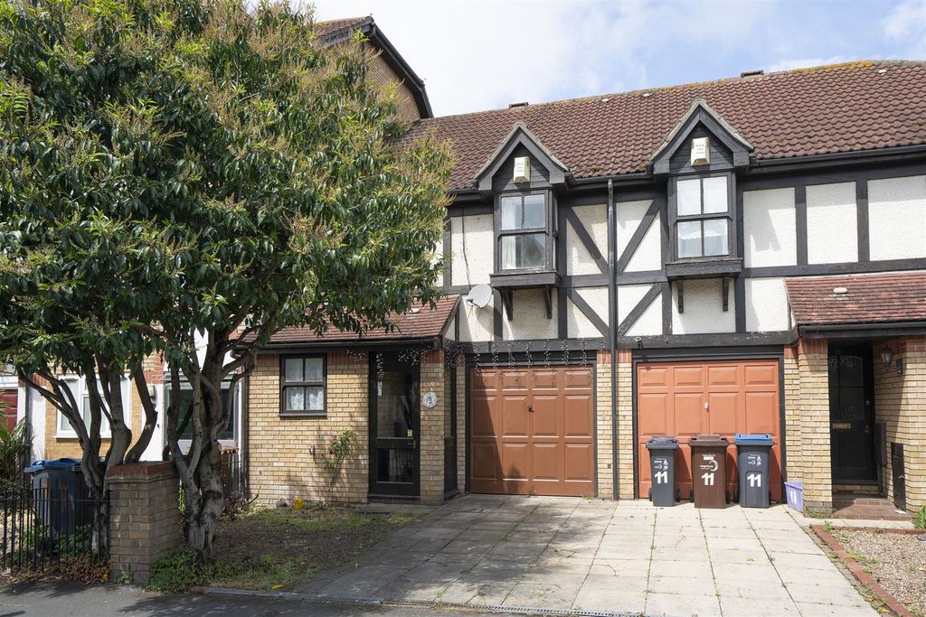 Property photo 1 of 17 9 Mortlake Drive Cr4 External 1.Jpg
