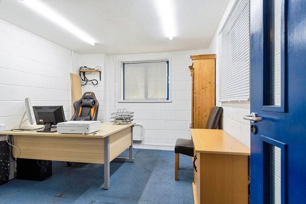 Property photo 3 of 7