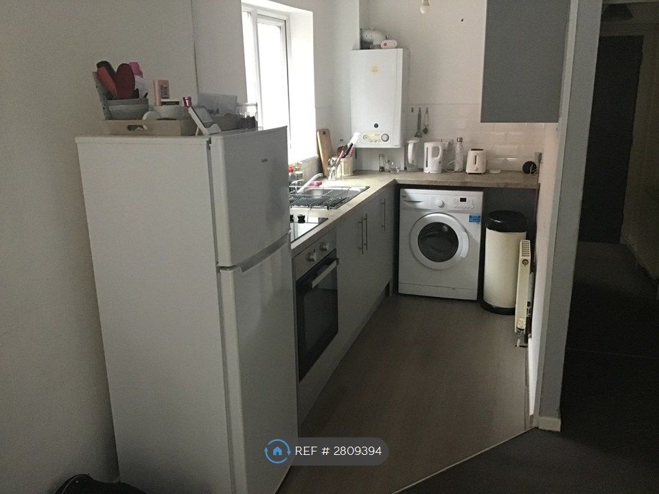 Property photo 2 of 6 Kitchen