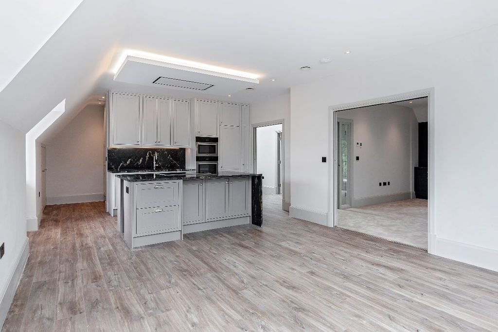 Additional image 4 of 3 bed flat for saleNew Road, Esher KT10