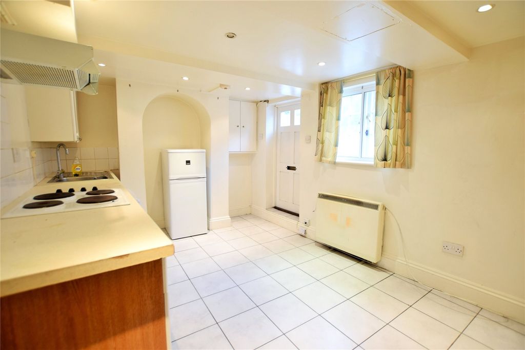 Property photo 1 of 4 Living/Kitchen Area