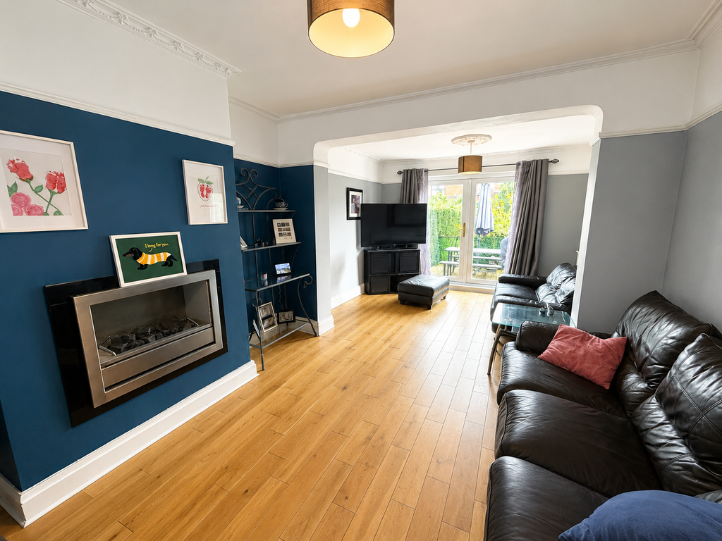 Property photo 3 of 16 Lounge