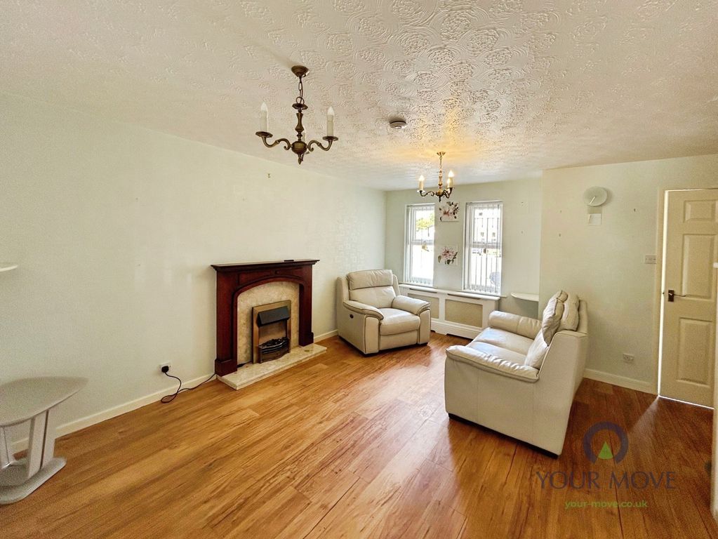Property photo 3 of 18 Lounge