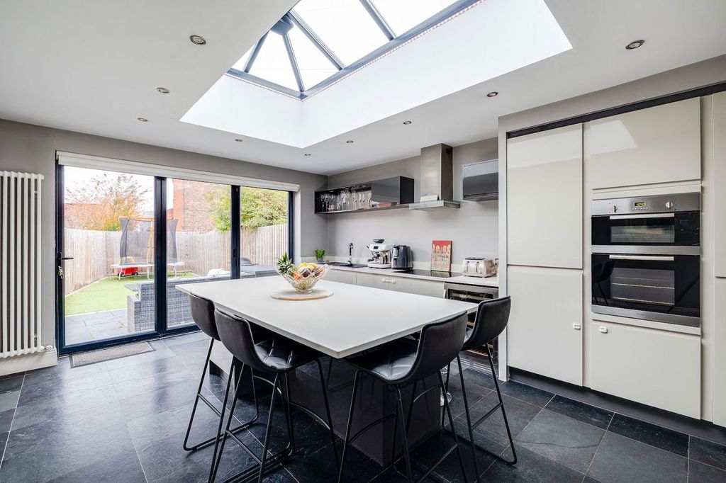 Property photo 3 of 26