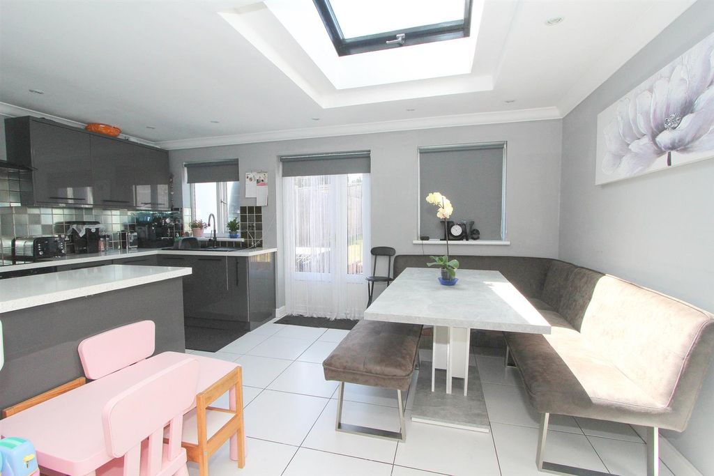 Property photo 1 of 20 Din B.Jpg