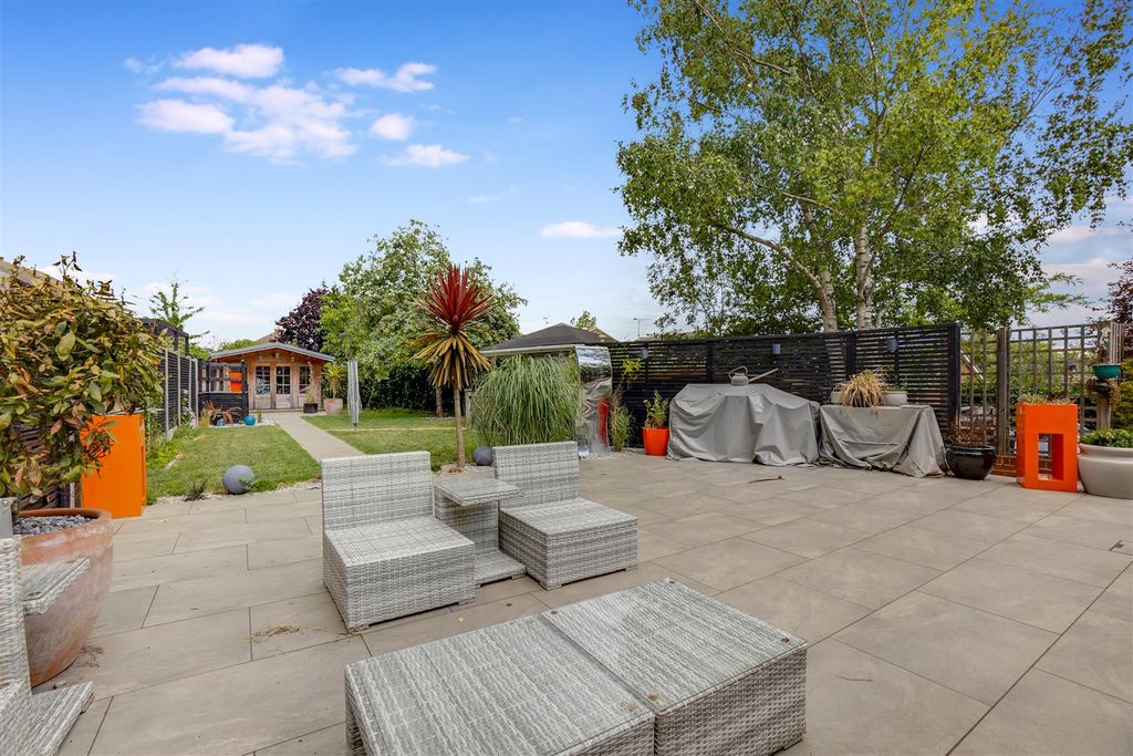 Property photo 3 of 17