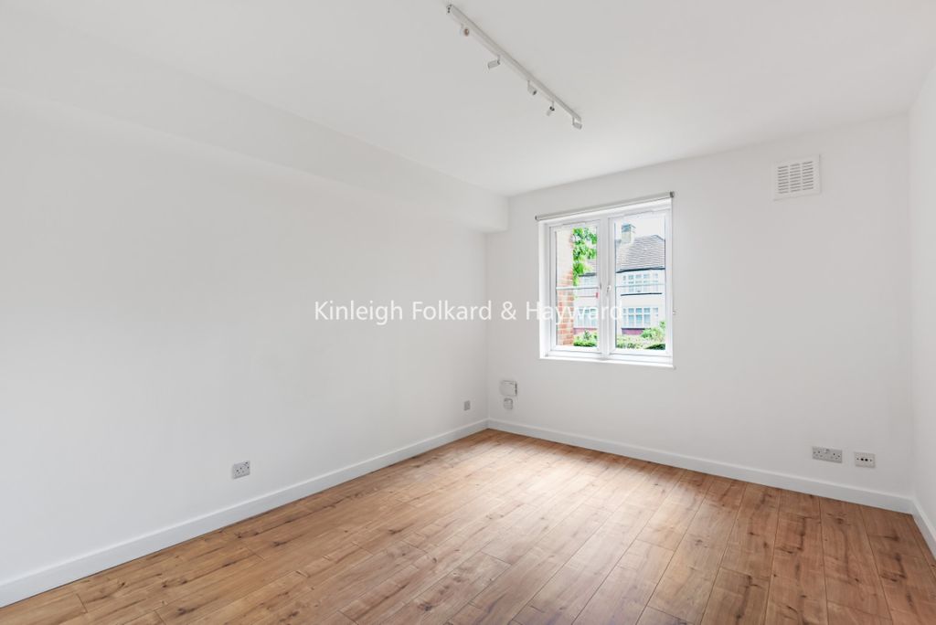 Property photo 2 of 8 1B8E3550-E863-4Db1-A