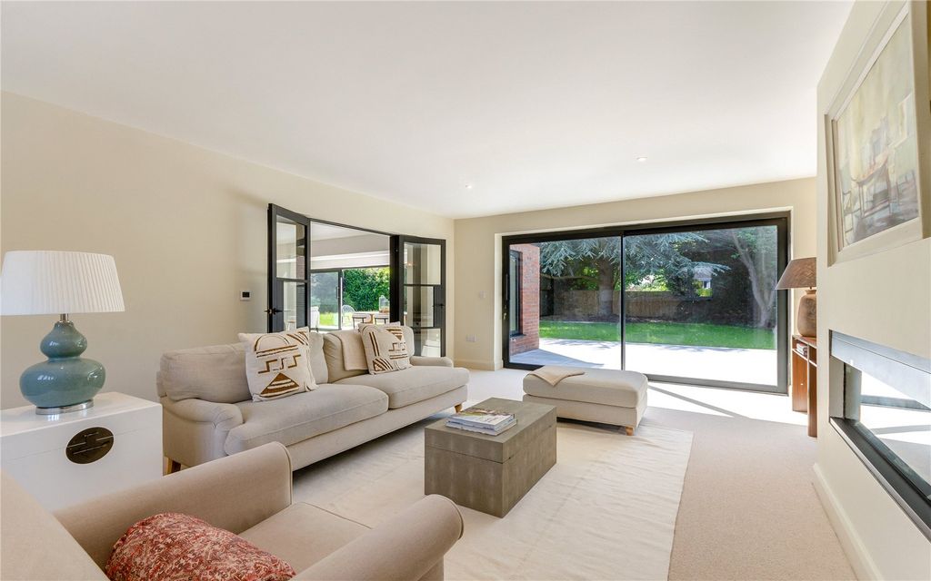 Property photo 3 of 17 Sitting Room
